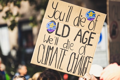 你会因年老而死我们会因气候变化而死